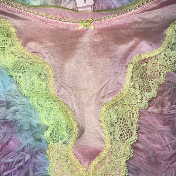 NWT VS Tease Satin Lace Trim Thong - Picture 3 of 7